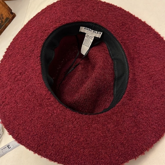 ANNE KLEIN Wide Brim Textured Hat w/ Chain Attachment - Picture 6 of 9
